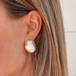 ALV Jewels Pearl Bezel Studs